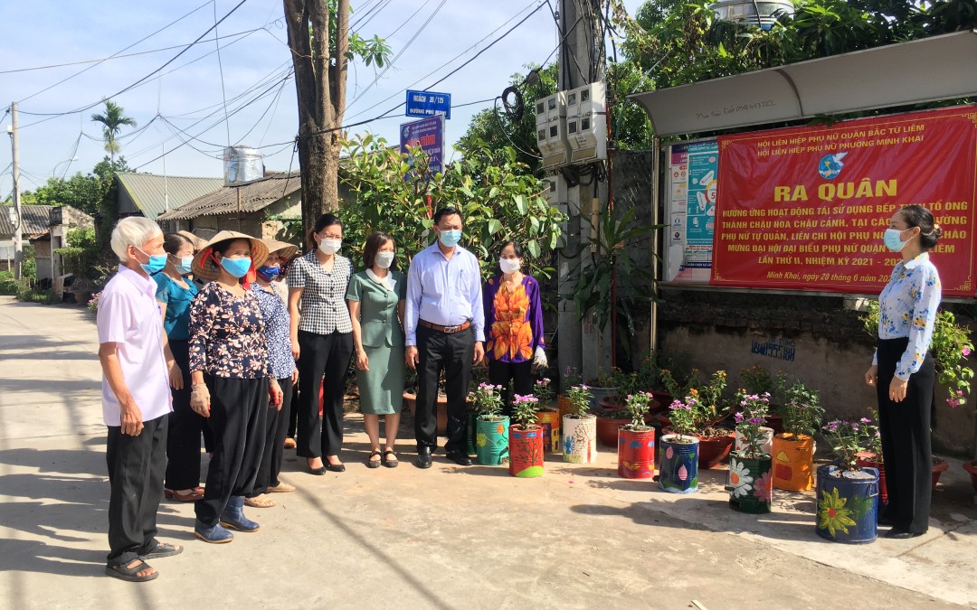 Hội phụ nữ quận Bắc Từ Liêm tái sinh bếp than và biến bãi rác thành vườn hoa